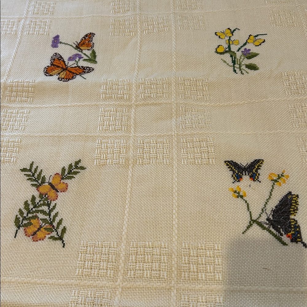 OOAK Hand-Embroidered Cross-Stitched on Homespun Style Tablecloth Throw 1980-90s - Picture 7 of 10